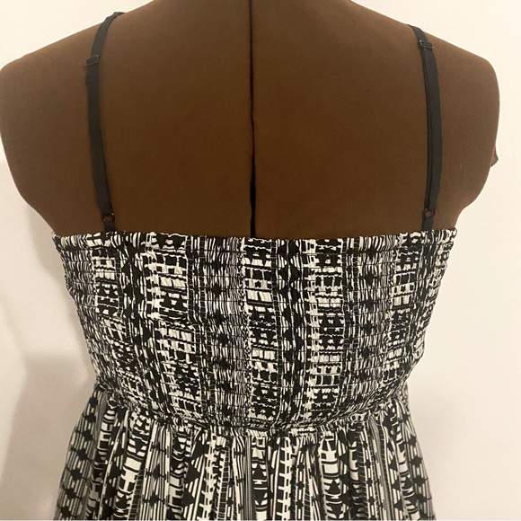 🖤🤍JOLIE🖤🤍Black and white pattern sleeveless pattern dress. Size 10.Like new. - Picture 6 of 15